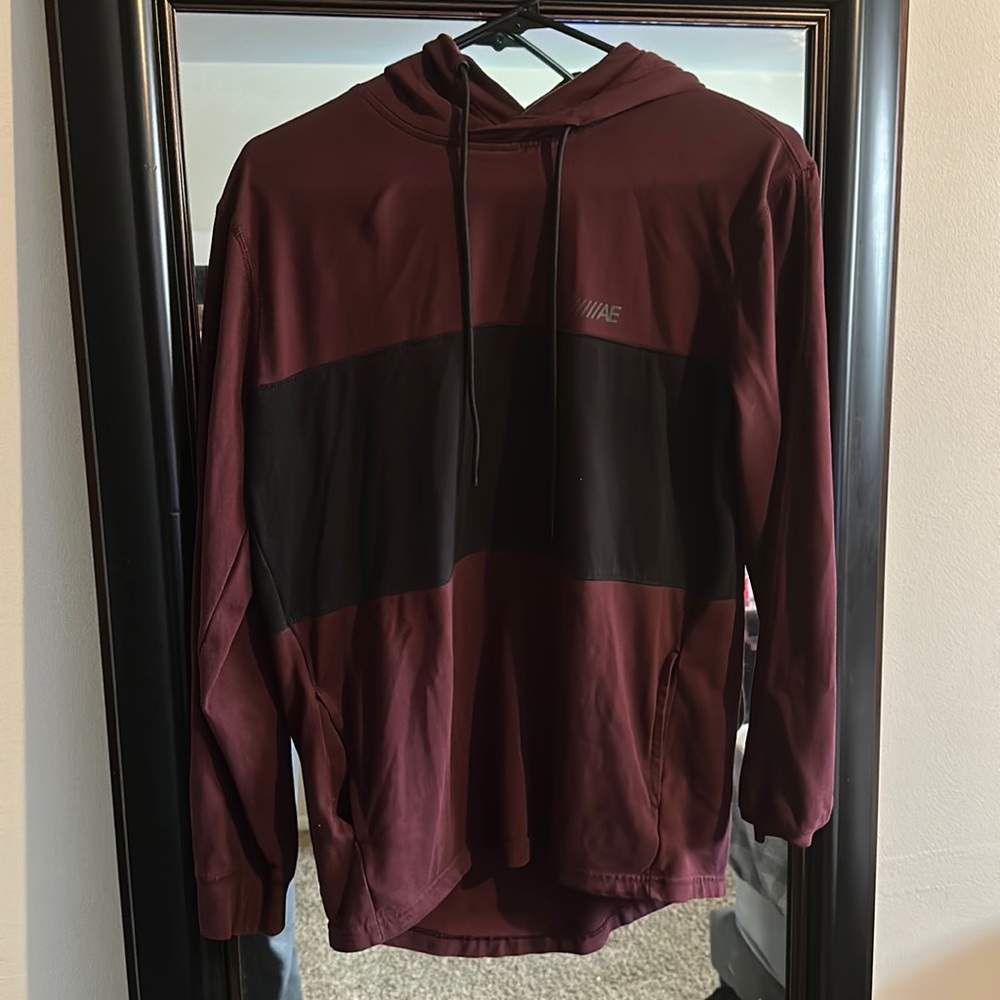 American eagle maroon and black sweatshirt